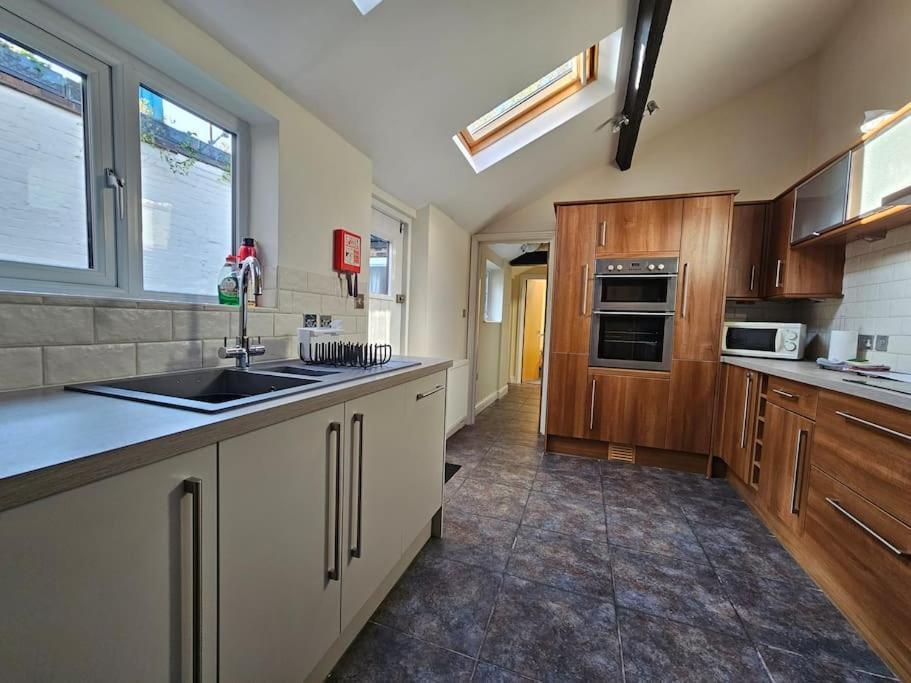 Stratford Centre, Ground Level, Parking Nearby Stratford-upon-Avon Exterior foto