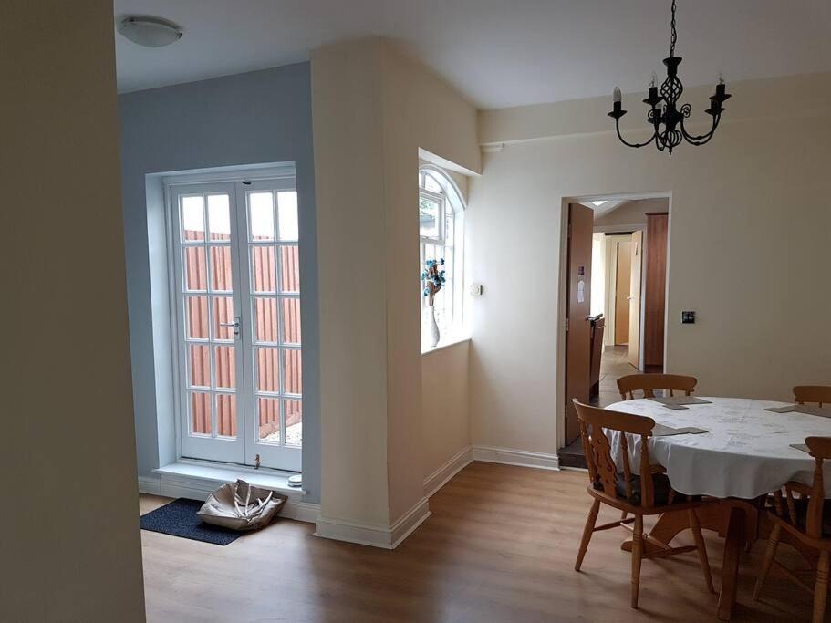 Stratford Centre, Ground Level, Parking Nearby Stratford-upon-Avon Exterior foto