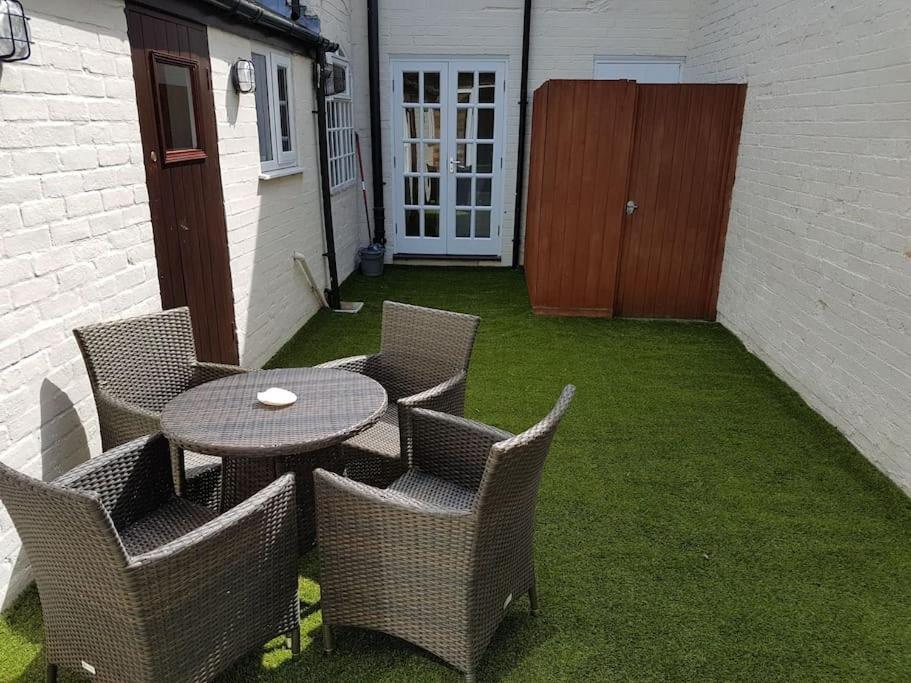 Stratford Centre, Ground Level, Parking Nearby Stratford-upon-Avon Exterior foto