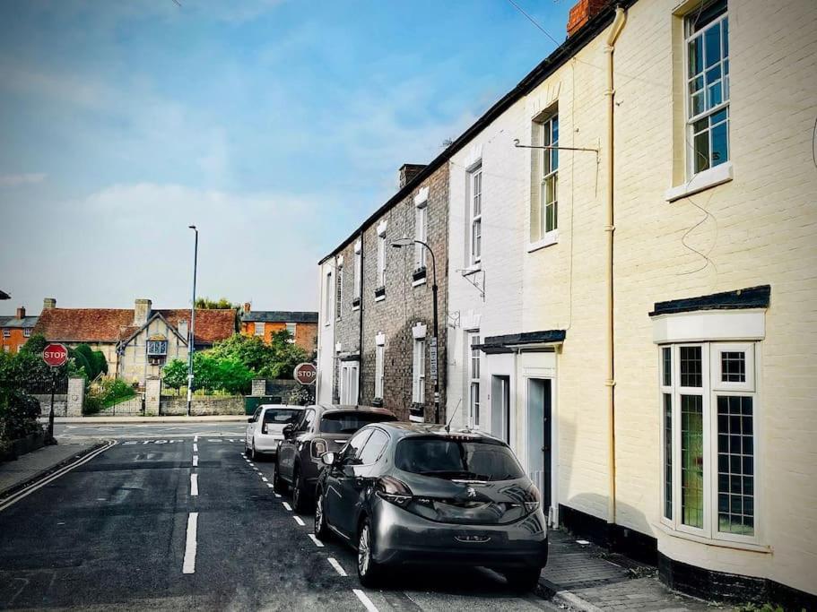 Stratford Centre, Ground Level, Parking Nearby Stratford-upon-Avon Exterior foto